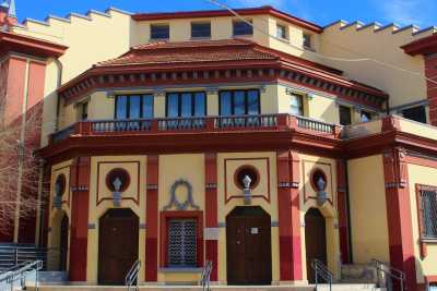 Orientale, eclettica e barocca: Don Pappagallo, la scuola pi� particolare del barese